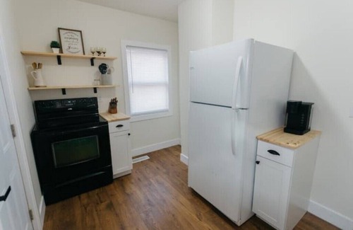 Dayton House | Modern & Spacious 2 Bedroom Home in Daytonn
