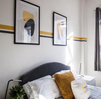 Wallasey Apartment | Modern Spacious 4 Bedroom Entire House, 6 Beds, Home From Home, Monthly Offers