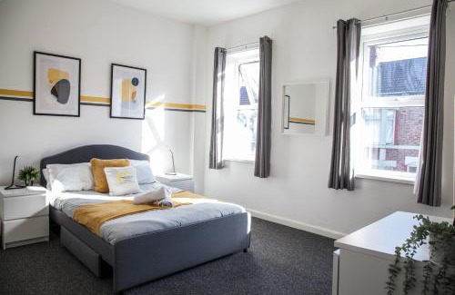 Wallasey Apartment | Modern Spacious 4 Bedroom Entire House, 6 Beds, Home From Home, Monthly Offers