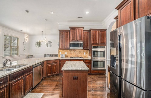 Hampton House | Modern Spacious 5-bedroom house in welcoming gated community in Hampton