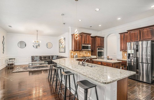 Hampton House | Modern Spacious 5-bedroom house in welcoming gated community in Hampton