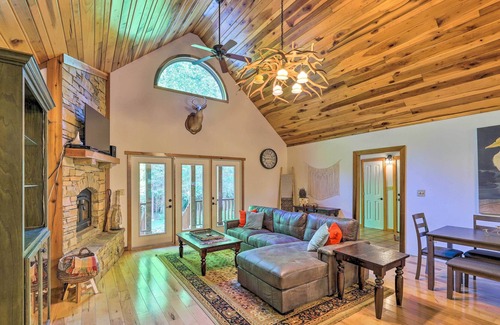 Florence House | Modern, Spacious Florence Retreat w/Fire Pit