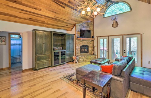 Florence House | Modern, Spacious Florence Retreat w/Fire Pit