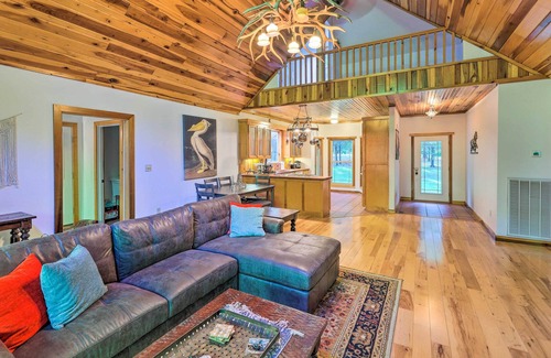 Florence House | Modern, Spacious Florence Retreat w/Fire Pit