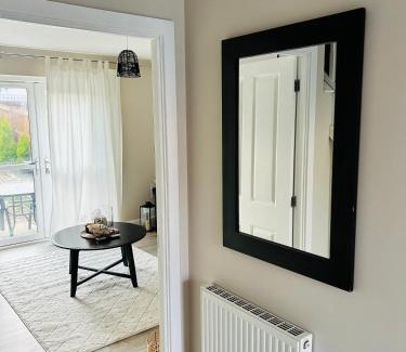Peterborough House | Modern, spacious house near town