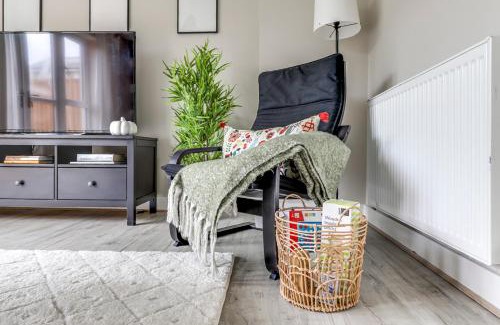Peterborough House | Modern, spacious house near town