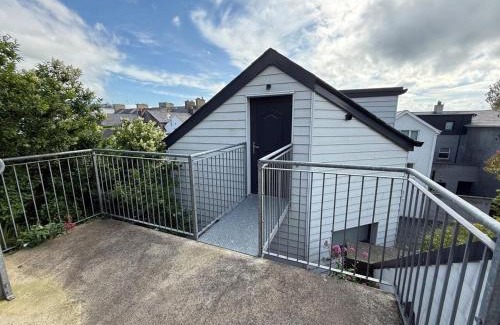 Portrush Apartment | Modern Split-Level 2-Bed Apartment with Balcony