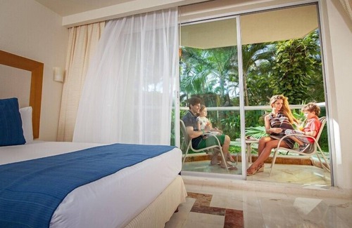 Cozumel Hotel | Modern Studio with Hot Tub in Grand Park Royal Cozumel