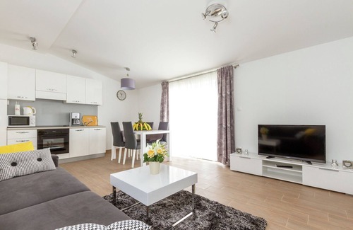 Kastel Stari Apartment | Modern Stay in Kaštel Stari