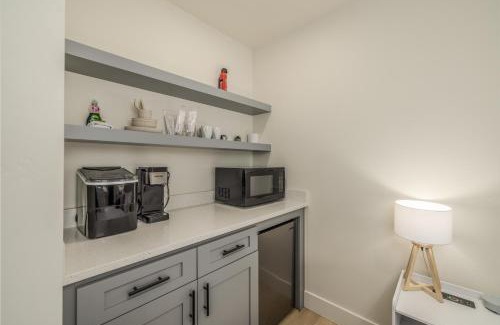 Coeur d'Alene Apartment | Modern Studio #11 - Food Trucks & Mins to CDA Lake