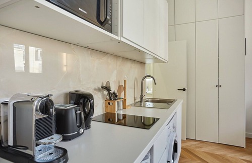 Quartier de la Plaine-de-Monceaux Apartment | Modern Studio Arc de Triomphe Monceau