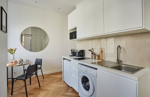 Quartier de la Plaine-de-Monceaux Apartment | Modern Studio Arc de Triomphe Monceau