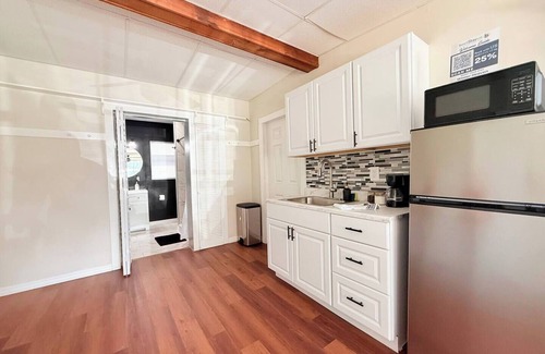 Winter Haven Apartment | Modern Studio Escape 10min to Legoland