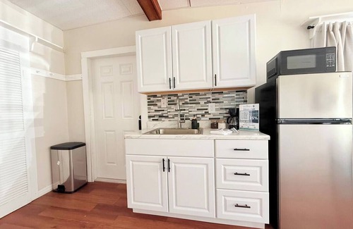 Winter Haven Apartment | Modern Studio Escape 10min to Legoland