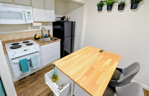 South Natomas Apartment | Modern Studio Escape - Perfect Location