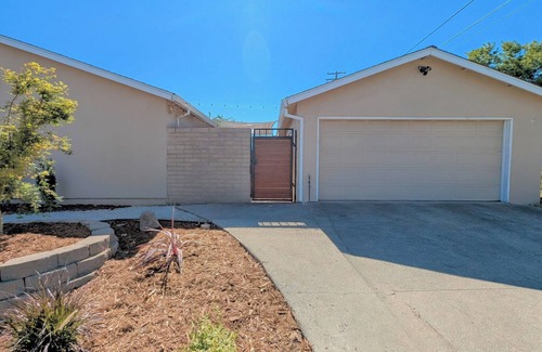 South Natomas Apartment | Modern Studio Escape - Perfect Location