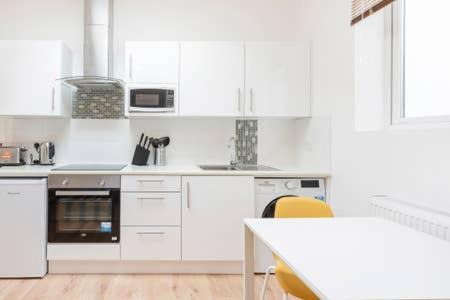 Somers Town Apartment | Modern Studio Flat- Camden Town King's Cross Zone 1