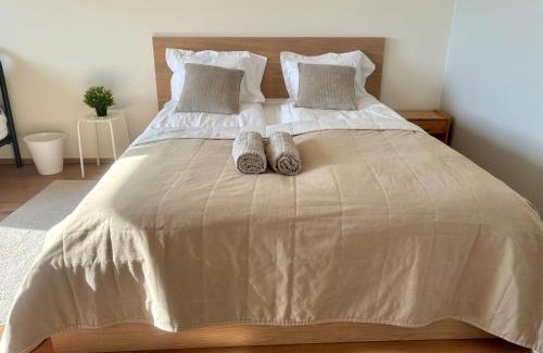 Itainen District Apartment | Modern Studio Flat Your Parking Space and Metro Nearby