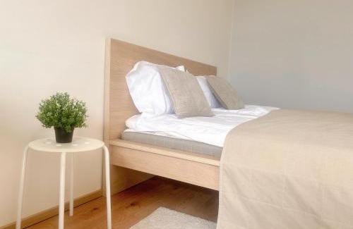 Itainen District Apartment | Modern Studio Flat Your Parking Space and Metro Nearby