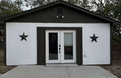 Little Elm Apartment | Modern Studio Near Lake Lewisville | Fire Pit & Pets OK