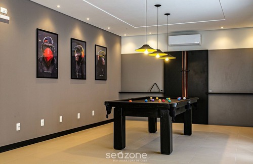 Ingleses Centro Apartment | Modern Studio w/Family in English Sti105