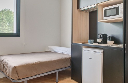 Milagrosa Apartment | Modern Studio with High-Speed Wi-Fi in Pamplona
