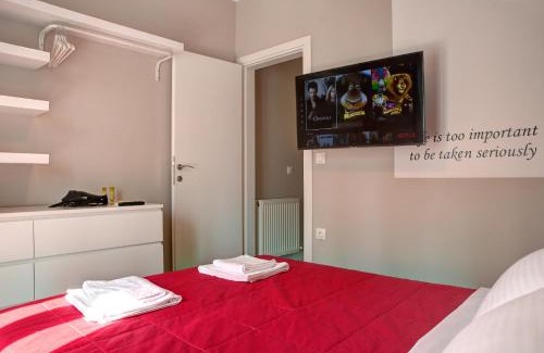 Vardaris Apartment | modern style home near the train station