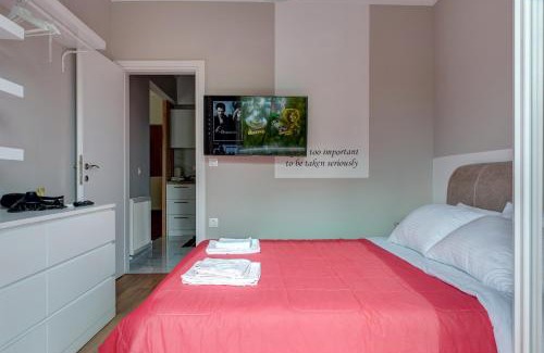 Vardaris Apartment | modern style home near the train station