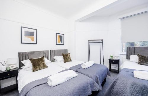 Southend-on-Sea Apartment | Modern & Stylish 2BR - CITY CENTRE Nr High Street & C2C by Luxiety Stays
