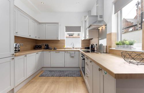 Liverpool House | Modern & Stylish Home at the corner of famous Penny Lane in Liverpool