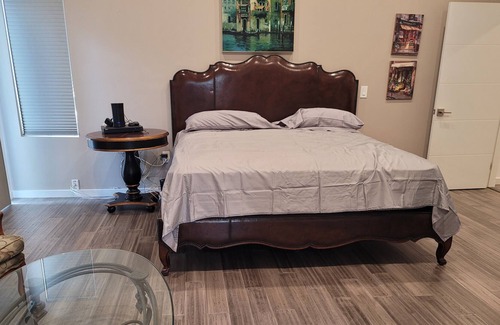 Woodland Hills House | Modern, Stylish, New Home, in Prime/central Location ~ in the Valley