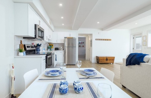 Black Mountain Apartment | Modern Suite by Black Mountain Golf Club