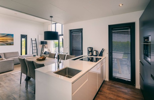 Herkingen House | Modern, sustainably built bungalow between 2 nature reserves