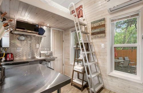 Roswell House | Modern Tiny Cabin for two