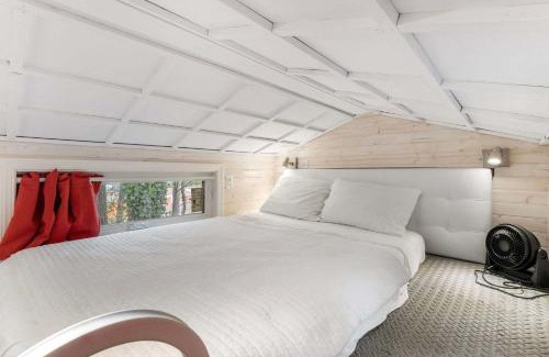 Roswell House | Modern Tiny Cabin for two