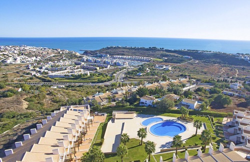 Vale de Santa Maria Ski Chalet | Modern Townhouse with Sea & Pool View
