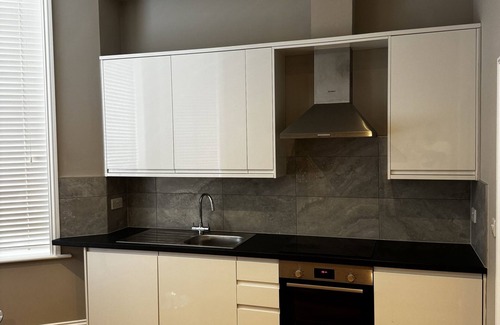 South Hampstead Apartment | Modern Triple Studio Finchley Rd Central London F1