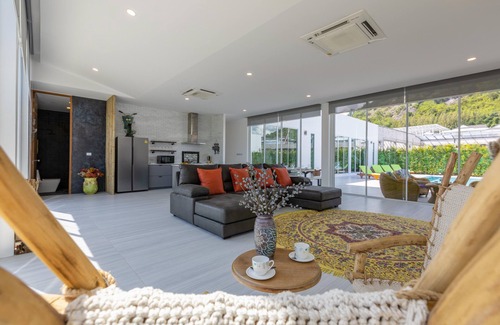 Khao Tao Villa | Modern Tropical 4 Bedroom Pool Villa KH-B5