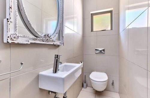 Greater Johannesburg Metropolitan Area Villa | Modern Two Bed Townhouse with pool