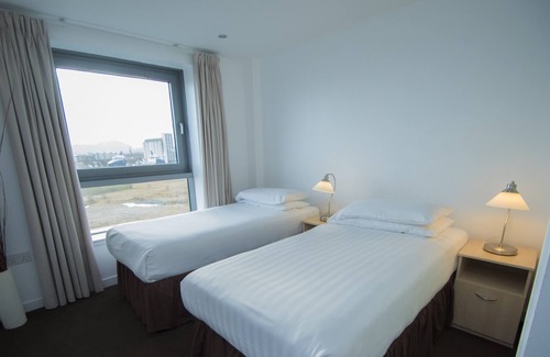 Newhaven Apartment | Modern Two Bedroom Apartment - Free parking - Excellent Wifi connection