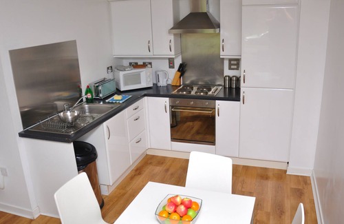 Newhaven Apartment | Modern Two Bedroom Apartment - Free parking - Excellent Wifi connection