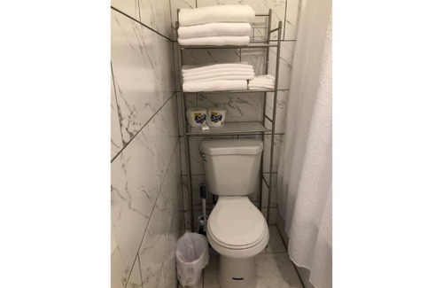 Ocean Hill Apartment | Modern Two-Bedroom Apt Close to Manhattan Elegant
