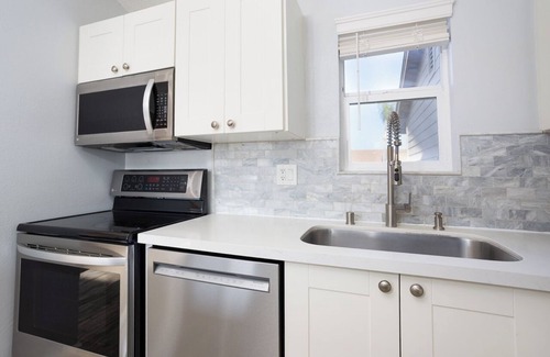 Santee House | Modern, Updated House In Santee with Wifi, AC, and Yard