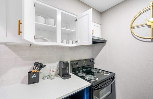 Garden Hills Apartment | Modern Urban Oasis in Prime Buckhead, Atlanta