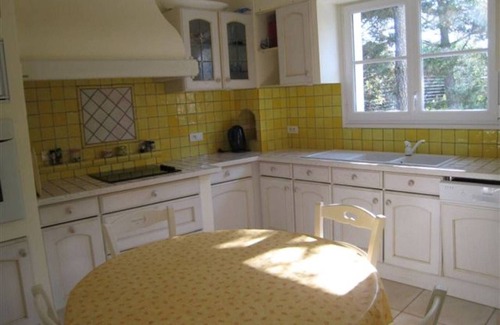 Domino House | Modern villa near the sea, sleeps 8, parking, garden, and terrace