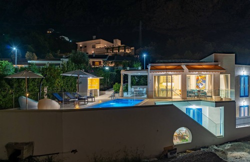 Drobnici House | Modern vacation villa with pool/air conditioning in Blizikuce/Budva/Montenegro