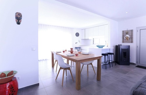Famalicao Villa | Modern villa with private heated swimming pool