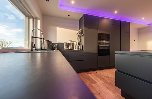 Waldkirchen House | Modern villa with whirlpool and home theater