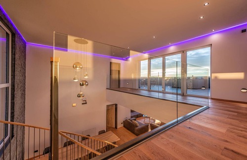 Waldkirchen House | Modern villa with whirlpool and home theater