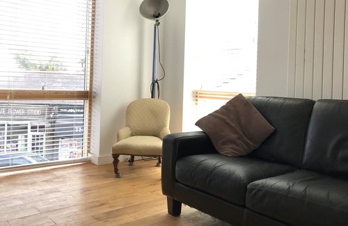 Dinas Powys House | Modern, Warm and Cosy Welsh Retreat